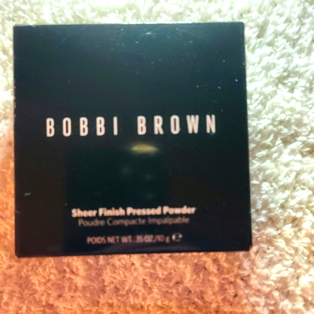 BOBBI BROWN SHEER FINISH PRESSED POWDER " PALE YELLOW "